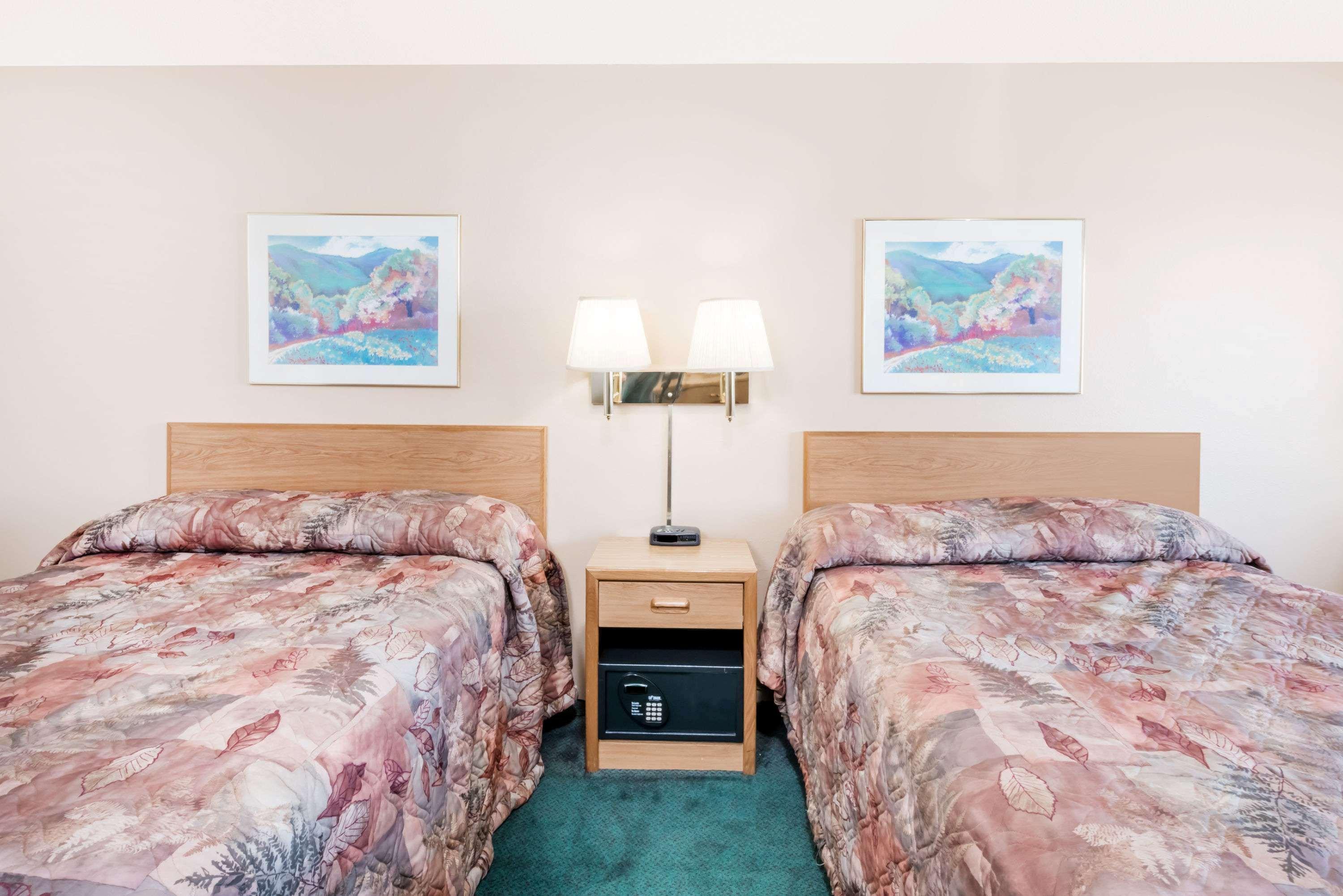 Super 8 By Wyndham Belle Fourche Sd Hotel Екстериор снимка