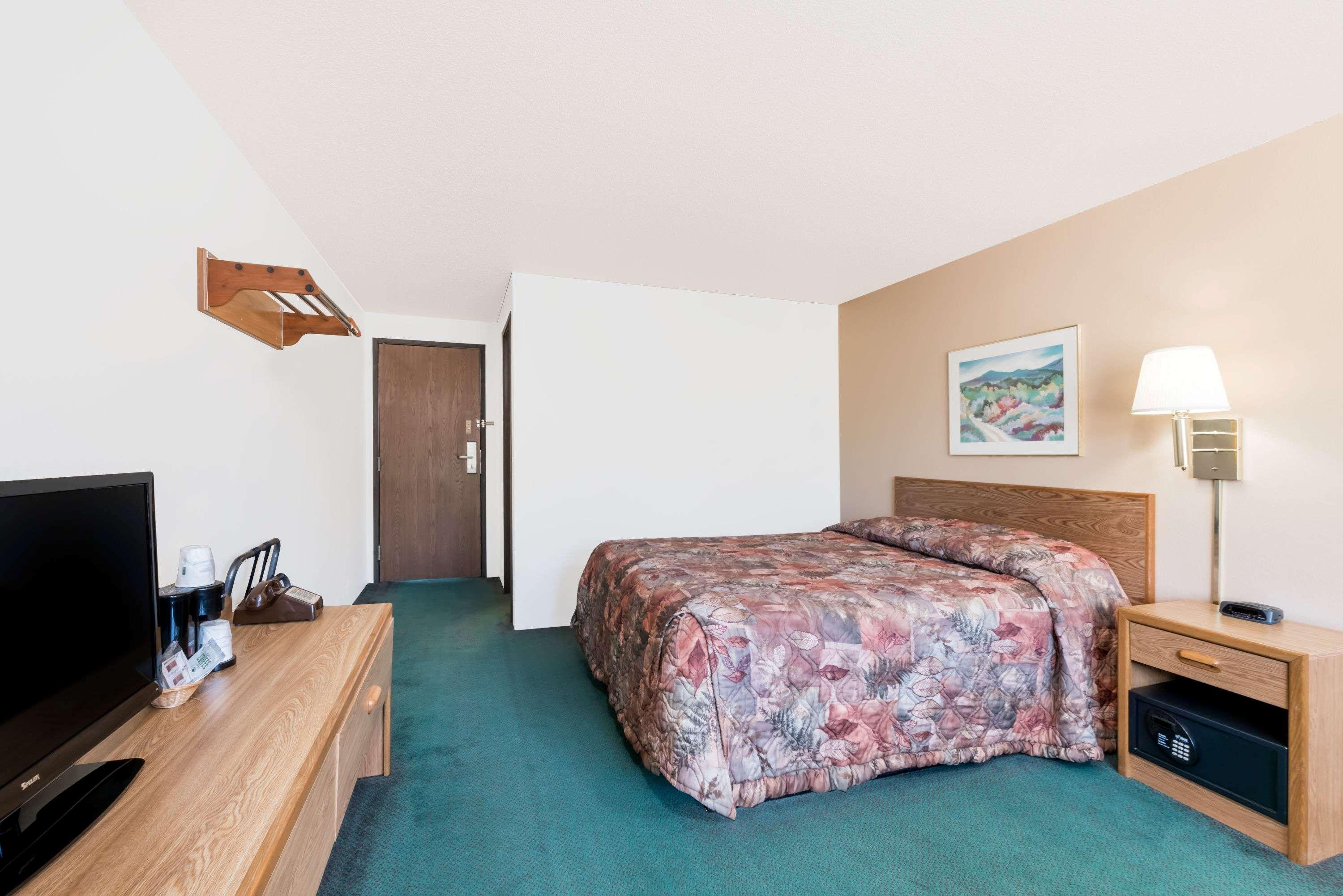 Super 8 By Wyndham Belle Fourche Sd Hotel Екстериор снимка